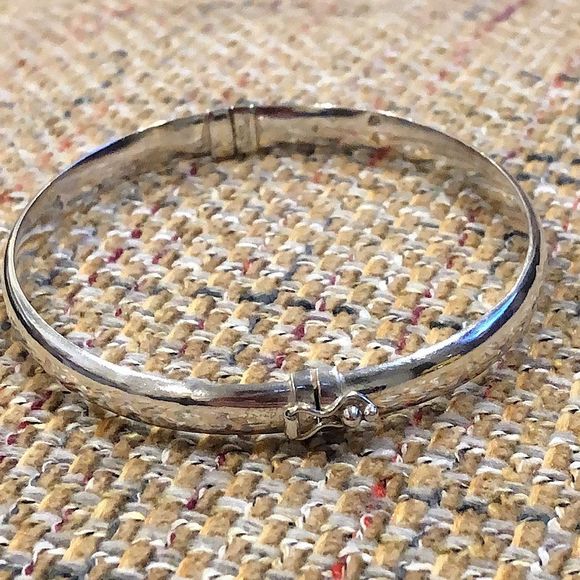 Sterling Silver Spring Closure Locking Clasp Closure Bangle Bracelet - Picture 3 of 15